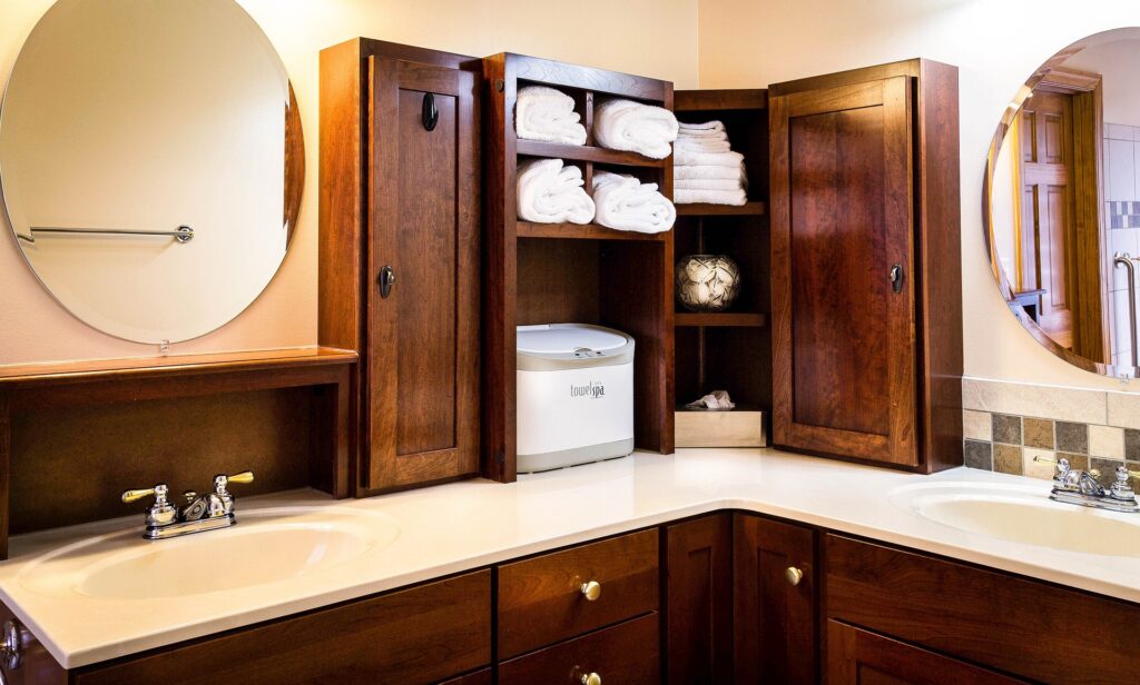 Cabinet Refinishing Excellence in Beachwood Ohio - Transforming Your Spaces.