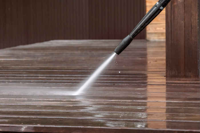 Top-rated pressure washing service for houses and driveways.